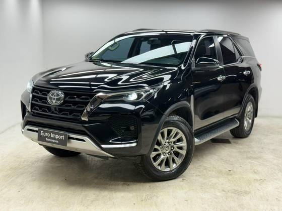 TOYOTA HILUX SW4 2.8 D-4D TURBO DIESEL SRX 7L 4X4 AUTOMÁTICO
