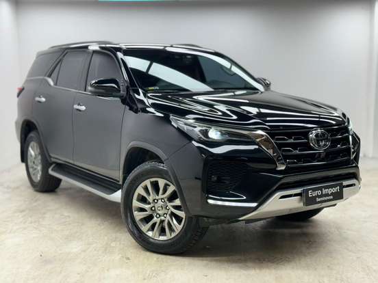 TOYOTA-HILUX SW4-2.8 D-4D TURBO DIESEL SRX 7L 4X4 AUTOMÁTICO TOYOTA-HILUX SW4-2023
