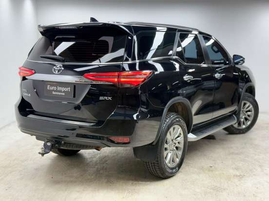 TOYOTA-HILUX SW4-2023