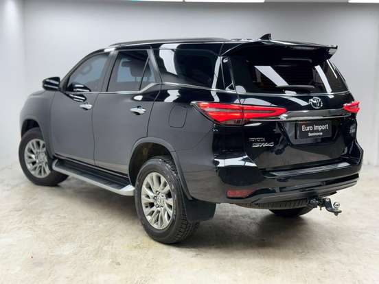 TOYOTA-HILUX SW4-2.8 D-4D TURBO DIESEL SRX 7L 4X4 AUTOMÁTICO TOYOTA-HILUX SW4-2023