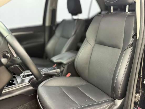 TOYOTA-HILUX SW4-2.8 D-4D TURBO DIESEL SRX 7L 4X4 AUTOMÁTICO TOYOTA-HILUX SW4-2023