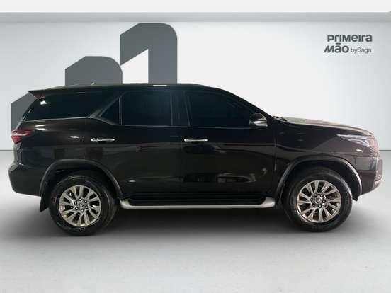 TOYOTA-HILUX SW4-2021