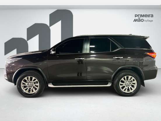 TOYOTA-HILUX SW4-2021