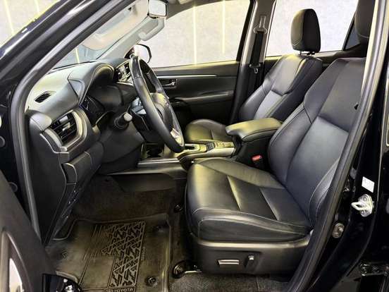 TOYOTA-HILUX SW4-2.8 D-4D TURBO DIESEL SRX 7L 4X4 AUTOMÁTICO TOYOTA-HILUX SW4-2022