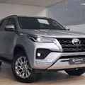 TOYOTA HILUX SW4 2.8 D-4D TURBO DIESEL SRX 7L 4X4 AUTOMÁTICO TOYOTA HILUX SW4 2.8 D-4D TURBO DIESEL SRX 7L 4X4 AUTOMÁTICO