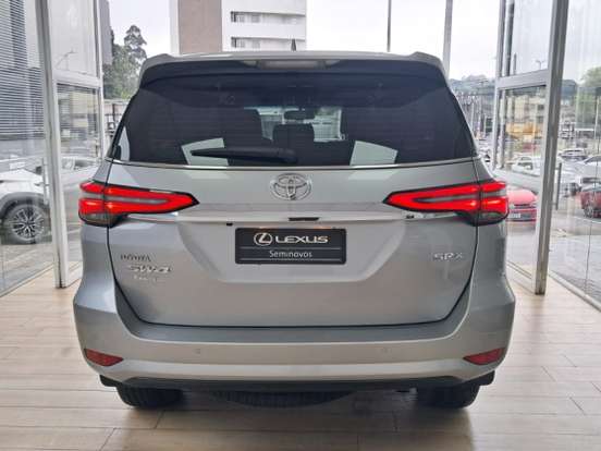 TOYOTA-HILUX SW4-2023