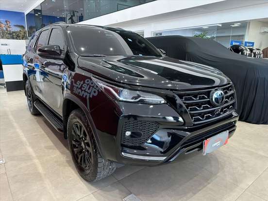 TOYOTA-HILUX SW4-2023