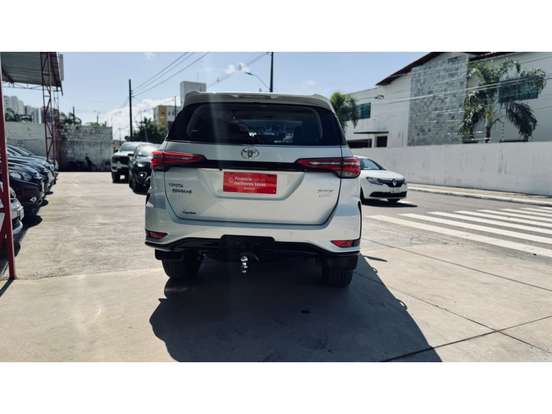 TOYOTA-HILUX SW4-2025