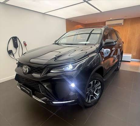 TOYOTA-HILUX SW4-2024