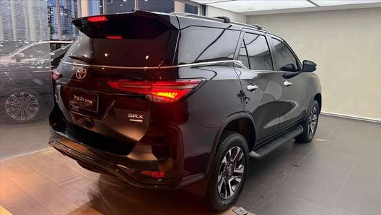 TOYOTA-HILUX SW4-2024