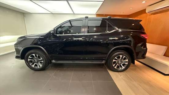 TOYOTA-HILUX SW4-2.8 D-4D TURBO DIESEL SRX PLATINUM 4X4 AUTOMÁTICO TOYOTA-HILUX SW4-2024