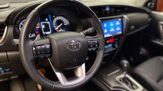 TOYOTA-HILUX SW4-2024