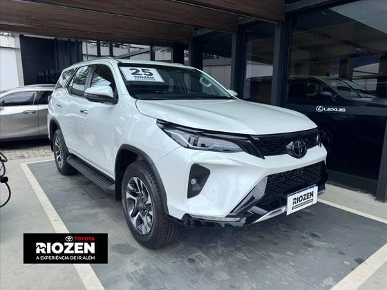 TOYOTA HILUX SW4 2.8 D-4D TURBO DIESEL SRX PLATINUM 7L 4X4 AUTOMÁTICO