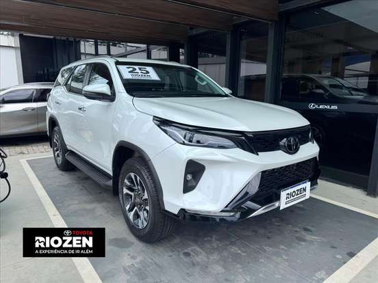 TOYOTA-HILUX SW4-2025