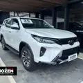 TOYOTA HILUX SW4 2.8 D-4D TURBO DIESEL SRX PLATINUM 7L 4X4 AUTOMÁTICO TOYOTA HILUX SW4 2.8 D-4D TURBO DIESEL SRX PLATINUM 7L 4X4 AUTOMÁTICO