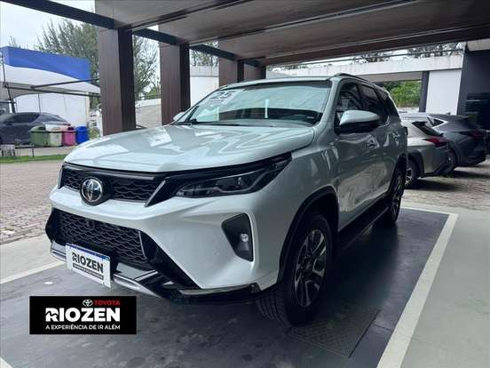 TOYOTA-HILUX SW4-2025