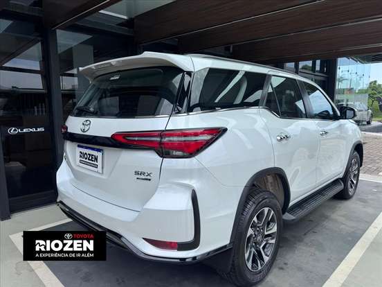 TOYOTA-HILUX SW4-2025
