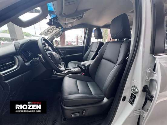 TOYOTA-HILUX SW4-2.8 D-4D TURBO DIESEL SRX PLATINUM 7L 4X4 AUTOMÁTICO TOYOTA-HILUX SW4-2025