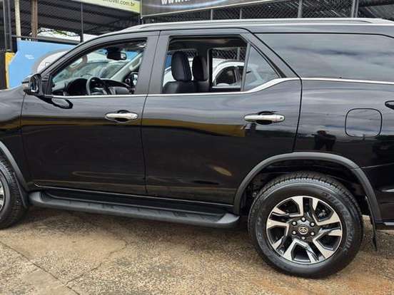 TOYOTA-HILUX SW4-2.8 D-4D TURBO DIESEL SRX PLATINUM 7L 4X4 AUTOMÁTICO TOYOTA-HILUX SW4-2026