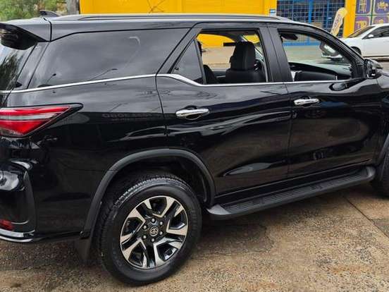 TOYOTA-HILUX SW4-2.8 D-4D TURBO DIESEL SRX PLATINUM 7L 4X4 AUTOMÁTICO TOYOTA-HILUX SW4-2026