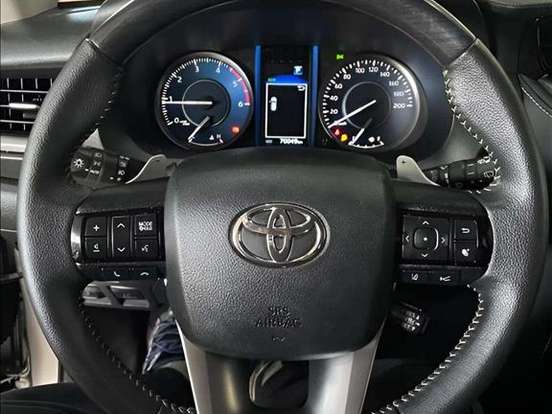 TOYOTA-HILUX SW4-2.8 D-4D TURBO DIESEL SRX PLATINUM 7L 4X4 AUTOMÁTICO TOYOTA-HILUX SW4-2023
