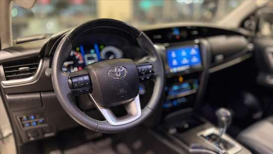 TOYOTA-HILUX SW4-2024