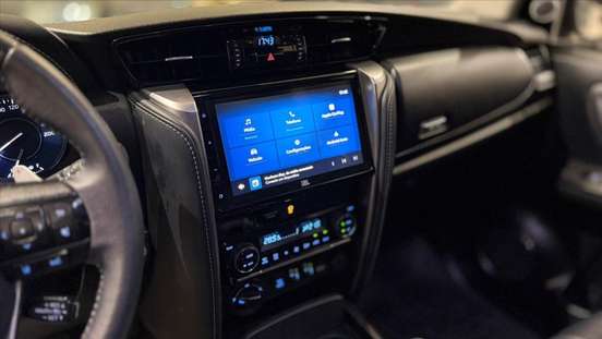 TOYOTA-HILUX SW4-2024