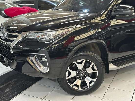 TOYOTA-HILUX SW4-2019