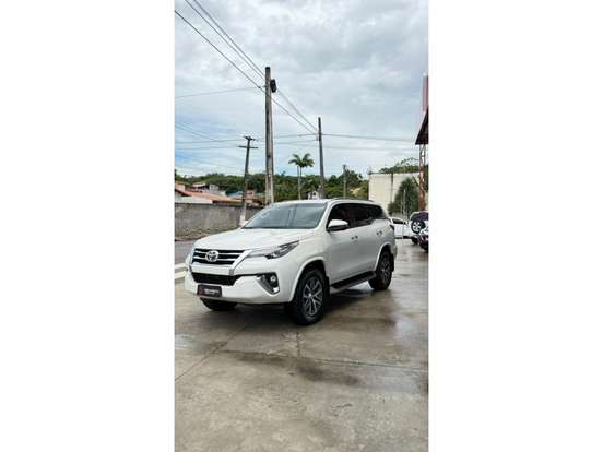 TOYOTA-HILUX SW4-2.8 SRX 4X4 7 LUGARES 16V TURBO INTERCOOLER DIESEL 4P AUTOMÁTICO TOYOTA-HILUX SW4-2019