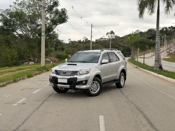 TOYOTA HILUX SW4 3.0 SRV 4X4 16V TURBO INTERCOOLER DIESEL 4P AUTOMÁTICO