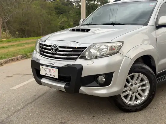 TOYOTA-HILUX SW4-2014