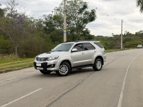 TOYOTA-HILUX SW4-2014