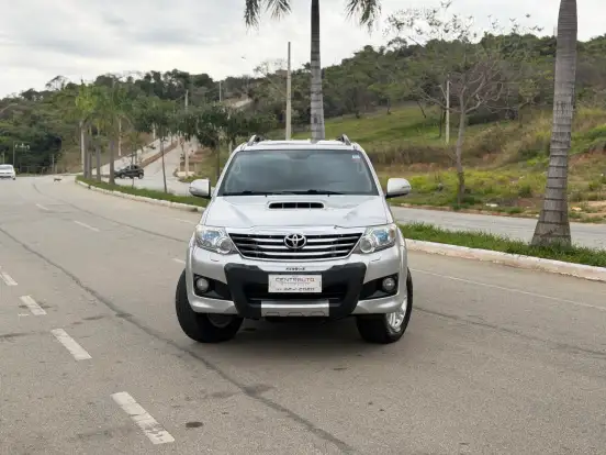 TOYOTA-HILUX SW4-2014