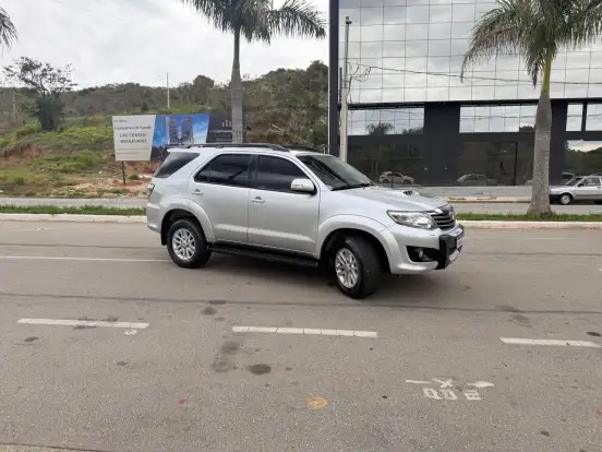 TOYOTA-HILUX SW4-2014