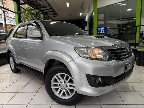 TOYOTA-HILUX SW4-2013