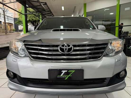 TOYOTA-HILUX SW4-2013