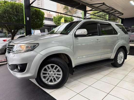 TOYOTA-HILUX SW4-2013