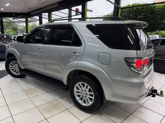 TOYOTA-HILUX SW4-3.0 SRV 4X4 16V TURBO INTERCOOLER DIESEL 4P AUTOMÁTICO TOYOTA-HILUX SW4-2013