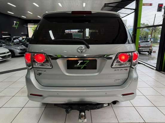 TOYOTA-HILUX SW4-2013