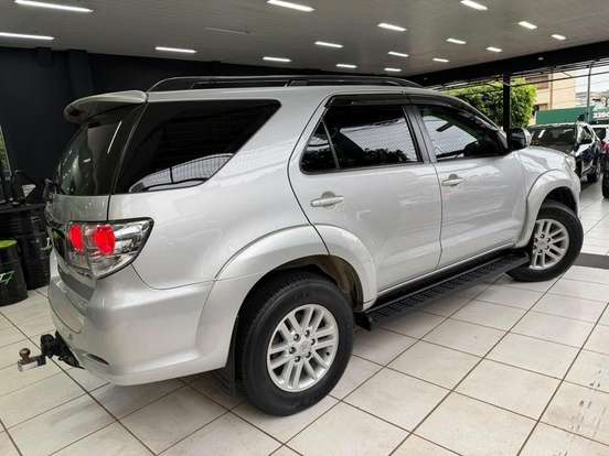 TOYOTA-HILUX SW4-3.0 SRV 4X4 16V TURBO INTERCOOLER DIESEL 4P AUTOMÁTICO TOYOTA-HILUX SW4-2013