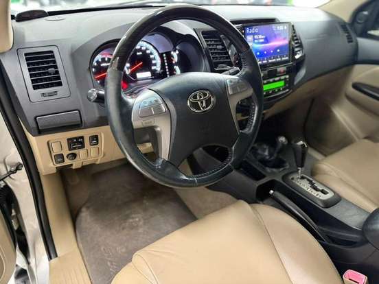 TOYOTA-HILUX SW4-2013