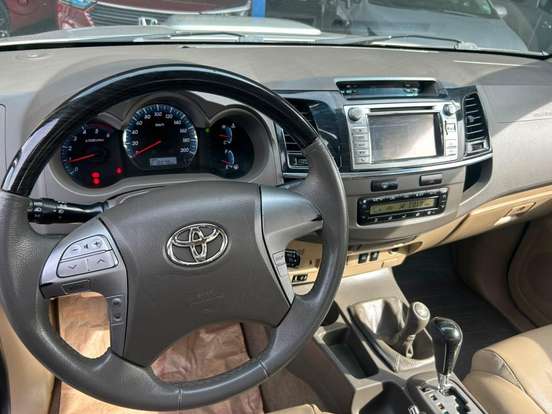 TOYOTA-HILUX SW4-2012
