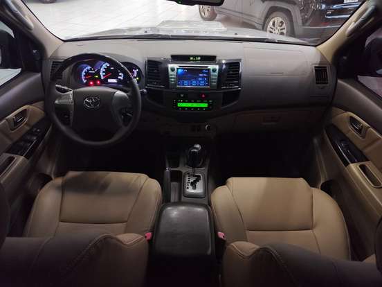 TOYOTA-HILUX SW4-2012