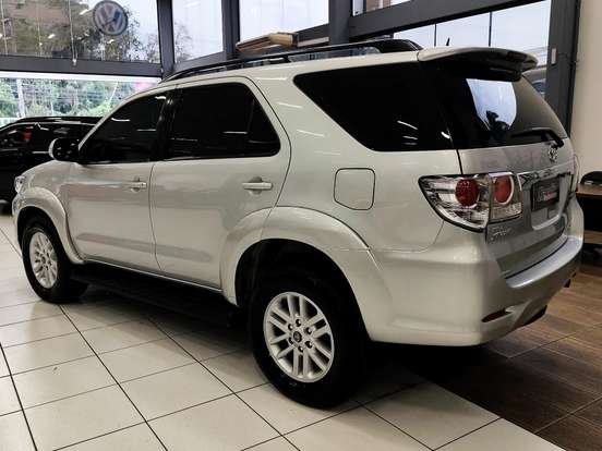 TOYOTA-HILUX SW4-2012