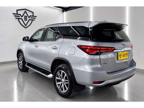 TOYOTA-HILUX SW4-4.0 SRX 4X4 7 LUGARES V6 24V GASOLINA 4P AUTOMÁTICO TOYOTA-HILUX SW4-2016