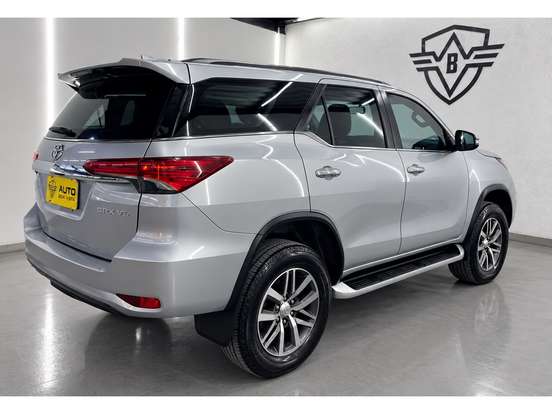 TOYOTA-HILUX SW4-4.0 SRX 4X4 7 LUGARES V6 24V GASOLINA 4P AUTOMÁTICO TOYOTA-HILUX SW4-2016