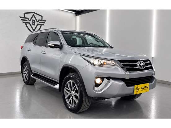TOYOTA-HILUX SW4-4.0 SRX 4X4 7 LUGARES V6 24V GASOLINA 4P AUTOMÁTICO TOYOTA-HILUX SW4-2016