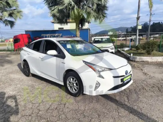 TOYOTA-PRIUS-2016