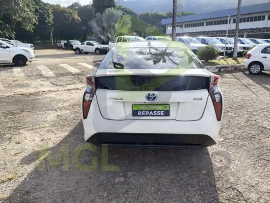TOYOTA-PRIUS-2016