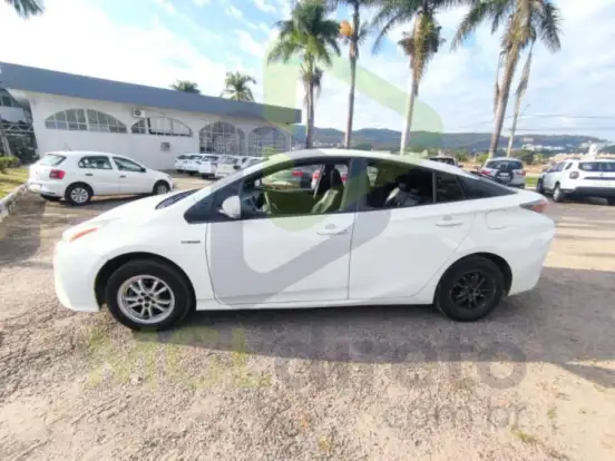 TOYOTA-PRIUS-2016